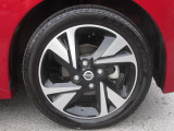 純正のアルミホイール装着です