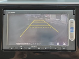 ガイドライン付きバックカメラを装備しているので、慣れない場所での車庫入れも安心です。