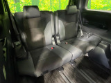 3列目シートはもちろん状態良好☆大人でもゆったりと座って頂けますので、大人数でのお出かけもラクラクです♪ご家族で、気の知れた仲間で、ドライブに行くのが楽しみですね♪