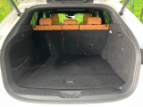 後席を格納すると、これだけの広さが!シーンに合わせたシートアレンジで、大きな荷物も積むことが出来ます♪