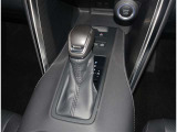 ストレスなく操作しやすいシフトレバーですね。