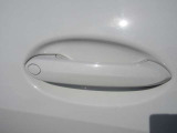 コンフォートアクセス装備です。ハンドルに触れてドアの開閉が可能になります。
