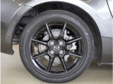 【純正アルミホイール】外観にマッチした純正アルミホイールを装着しております。ノーマルタイヤ、スタッドレスタイヤも広島マツダにお任せください。