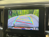 【バックカメラ】駐車時に後方がリアルタイム映像で確認できます。大型商業施設や立体駐車場での駐車時や、夜間のバック時に大活躍!運転スキルに関わらず、今や必須となった装備のひとつです!