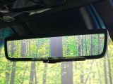 【デジタルインナーミラー】後席の大きな荷物や同乗者で後方が確認しづらい時でも安心!カメラが撮影した車両後方の映像をルームミラー内に表示。クリアな視界で状況の確認が可能です!