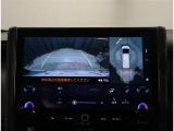 バックモニター付き。駐車の際のサポートとなり、必須アイテムのひとつですよね。それでも、バックする際は必ずご自身の目で確認をしてください。パノラミックビューで上から見下ろした視点でも確認できます!