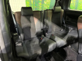 3列目シートはもちろん状態良好☆大人でもゆったりと座って頂けますので、大人数でのお出かけもラクラクです♪ご家族で、気の知れた仲間で、ドライブに行くのが楽しみですね♪