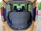 普段のお買い物や通勤、送迎等に十分な荷室スペースを確保しております。セカンドシートを倒すと、大きな荷物の積載も可能です♪
