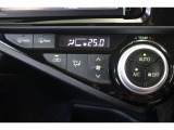 エアコンは操作性に優れたプッシュ式。温度調整はダイヤルで直感的に操作できる使いやすいデザインです。オートエアコンなので、自動で風量や温度をコントールしてくれ、快適な空調にしてくれます。