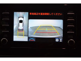 パノラミックビューモニター付きです。 車両を上から見たような映像をディスプレイオーディオ画面に表示。 運転席からの目視だけでは見にくい、車両周辺の状況をリアルタイムでしっかり確認できます。