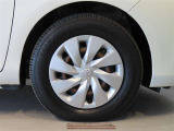 純正のスチールホイール+ホイールキャップ装着車です。