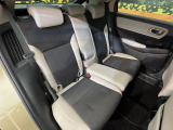 後部座席も気になるようなキズ・汚れやへたり等、大きなダメージはなく、良好な状態です。
