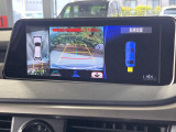 【パノラミックビューモニター】専用のカメラにより、上から見下ろしたような視点で360度クルマの周囲を確認することができます☆死角部分も確認しやすく、狭い場所での切り返しや駐車もスムーズに行えます。