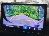 【バックカメラ】駐車時に後方がリアルタイム映像で確認できます。大型商業施設や立体駐車場での駐車時や、夜間のバック時に大活躍!運転スキルに関わらず、今や必須となった装備のひとつです!