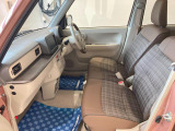 運転席回りは足元も広く、操作のしやすい!車内はいつも、スッキリ快適。