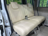 後部座席も気になるようなキズ・汚れやへたり等、大きなダメージはなく、良好な状態です。