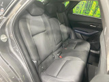 後部座席も気になるようなキズ・汚れやへたり等、大きなダメージはなく、良好な状態です。