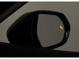 BSM(ブラインドスポットモニタ)!隣の車線を走る車両をレーダーで検知し、ドアミラーでは確認しにくい後側方エリアに存在する車両に加えて、急接近してくる車両も検知します。