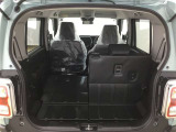 シートアレンジが多彩で、荷物の大小に応じてスペースを変えられる便利なお車です!
