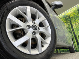 【純正15インチアルミホイール】外観にマッチした純正アルミホイールを装着しております。各種社外アルミホイールや、スタッドレスタイヤも取扱いしております。是非ご相談ください♪