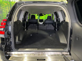 普段のお買い物や通勤、送迎等に十分な荷室スペースを確保しております。セカンドシートを倒すと、大きな荷物の積載も可能です♪