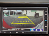 ガイドライン付きバックカメラを装備しているので、慣れない場所での車庫入れも安心です。