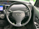 【純正革巻きステアリング】上質な革を使用することで、手にしっかり馴染みとても運転しやすいハンドルです♪