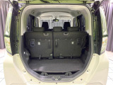 普段のお買い物や通勤、送迎等に十分な荷室スペースを確保しております。セカンドシートを倒すと、大きな荷物の積載も可能です♪