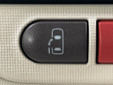 【パワースライドドア】スマートキーや運転席のスイッチでスライドドアの開閉が可能♪電動だから力を入れてドアを開ける必要が無く、小さいお子様でも、重い荷物を持っている時もラクに開け閉めできます♪