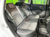 後部座席も気になるようなキズ・汚れやへたり等、大きなダメージはなく、良好な状態です。