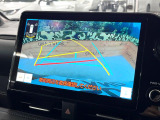 【バックカメラ】駐車時に後方がリアルタイム映像で確認できます。大型商業施設や立体駐車場での駐車時や、夜間のバック時に大活躍!運転スキルに関わらず、今や必須となった装備のひとつです!
