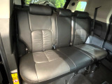 後部座席も気になるようなキズ・汚れやへたり等、大きなダメージはなく、良好な状態です。