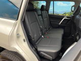 後部座席も気になるようなキズ・汚れやへたり等、大きなダメージはなく、良好な状態です。