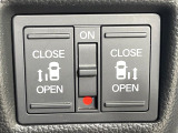 【両側パワースライドドア】スマートキーや運転席のスイッチで後席両側スライドドアの開閉が可能♪電動だから力を入れてドアを開ける必要が無く、小さなお子様でも簡単に開け閉めでき快適です♪