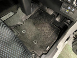 嬉しい純正フロアマット付き♪ 状態も良好です(^^♪