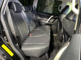 後部座席も気になるようなキズ・汚れやへたり等、大きなダメージはなく、良好な状態です。