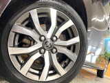 【純正15インチアルミホイール】外観にマッチした純正アルミホイールを装着しております。各種社外アルミホイールや、スタッドレスタイヤも取扱いしております。是非ご相談ください♪