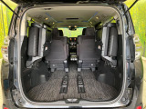 後席を格納すると、これだけの広さが!シーンに合わせたシートアレンジで、大きな荷物も積むことが出来ます♪