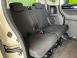 後部座席も気になるようなキズ・汚れやへたり等、大きなダメージはなく、良好な状態です。