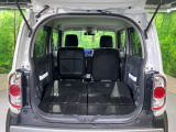 後席を格納すると、これだけの広さが!シーンに合わせたシートアレンジで、大きな荷物も積むことが出来ます♪