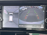 【アラウンドビューモニター】まるでクルマを真上から見下ろしたかのような視点で駐車をサポートします!クルマの斜め後ろや真横など、前後左右の4つのカメラの映像が合成されて、モニターに映し出されます。