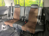 3列目シートはもちろん状態良好☆大人でもゆったりと座って頂けますので、大人数でのお出かけもラクラクです♪ご家族で、気の知れた仲間で、ドライブに行くのが楽しみですね♪