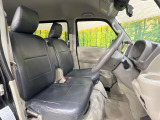 運転席シート廻りは使用感も少なく、良好な状態となっています。前オーナー様が丁寧に使っていたことがよくわかりますね。