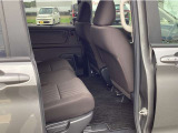 後部座席も広い空間を確保できゆっくり乗車できます!ファミリーでお出かけも余裕です♪