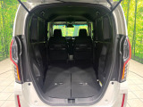 普段のお買い物や通勤、送迎等に十分な荷室スペースを確保しております。セカンドシートを倒すと、大きな荷物の積載も可能です♪