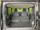 普段のお買い物や通勤、送迎等に十分な荷室スペースを確保しております。セカンドシートを倒すと、大きな荷物の積載も可能です♪