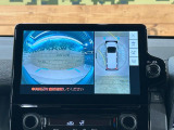 【パノラミックビューモニター】専用のカメラにより、上から見下ろしたような視点で360度クルマの周囲を確認することができます☆死角部分も確認しやすく、狭い場所での切り返しや駐車もスムーズに行えます。