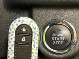 【アクセスキー&プッシュスタート】カバンやポケットに入れたままでもドアの施錠・解錠が可能なスマートキーを装備。エンジンのオン・オフ時もカギを取り出す必要が無く、ボタンをプッシュするだけでOK♪