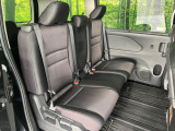 後部座席も気になるようなキズ・汚れやへたり等、大きなダメージはなく、良好な状態です。
