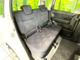 後部座席も気になるようなキズ・汚れやへたり等、大きなダメージはなく、良好な状態です。